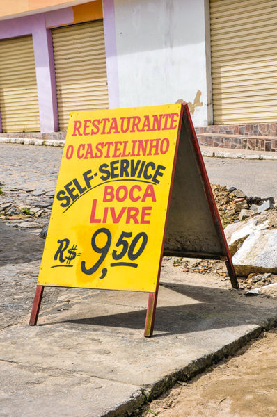 Easel-type sign, Rua Duarte Coelho, Gravatá-PE [2013].