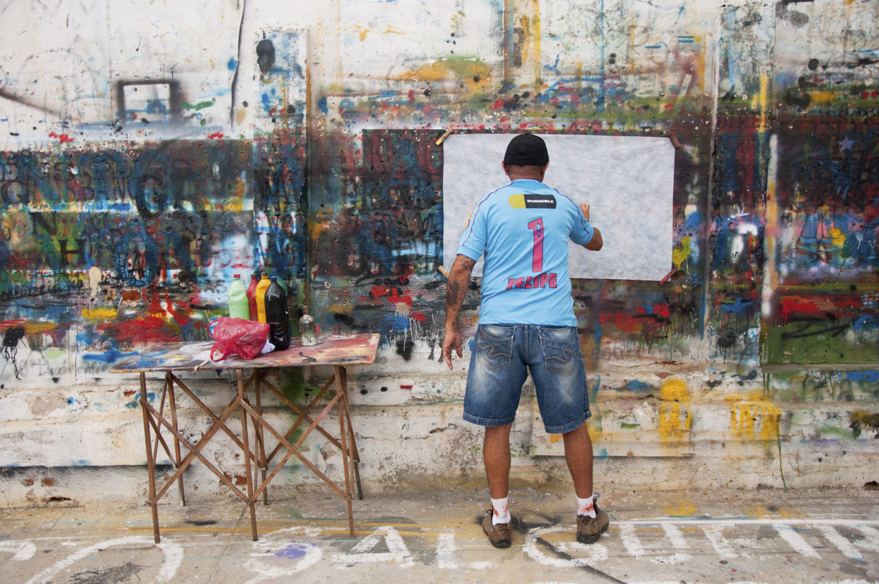 Pintor Moiséis em ação, Tv. Manoel Leônidas, Salgueiro-PE [2013].