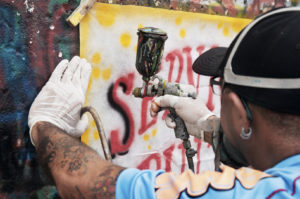 Pintor Moiséis em ação, Tv. Manoel Leônidas, Salgueiro-PE [2013].
