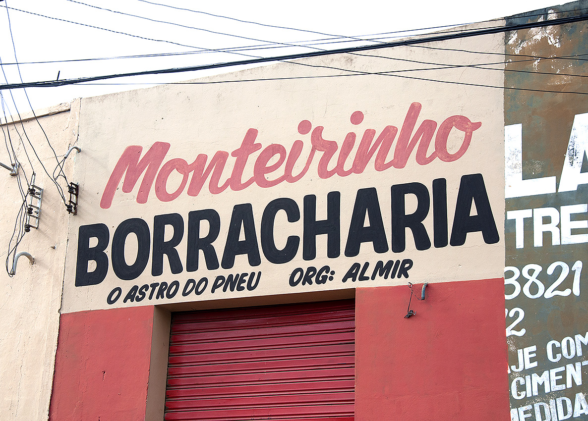 Fachada comercial registrada na Av. José Bonifácio, Arcoverde-PE [2013].
