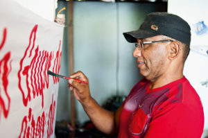 Pintor Genivaldo em seu ateliê Art Bis situado no Centro, Petrolina-PE [2013].